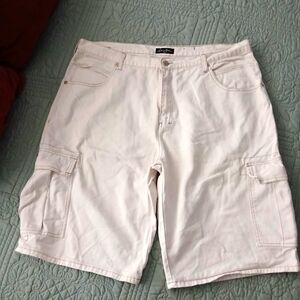 Sean John White Cargo Shorts with Crisp Design